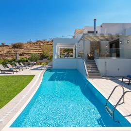 Eolia Iconic Villa, walking distance to the beach, By ThinkVilla, hotel di Panormos Rethymno