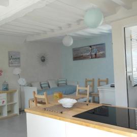 50 m2 de charme au coeur des plaisirs de la côte, hotel in Luc-sur-Mer