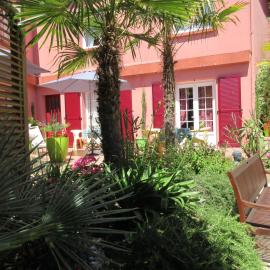 Le Trianon, hotel Ételben