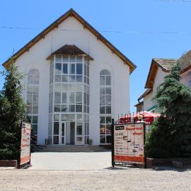 Grand Inn – hotel w mieście Czołponata