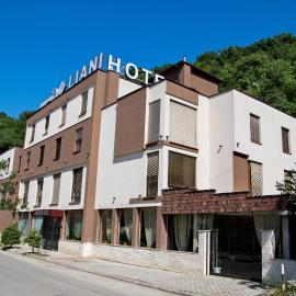 Hotel Liani, hotel Lovecsben