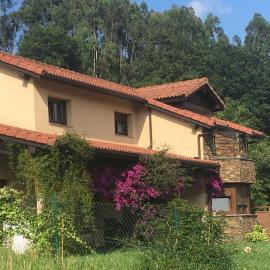 Acogedora Casa en Asturias、Candamoのホテル