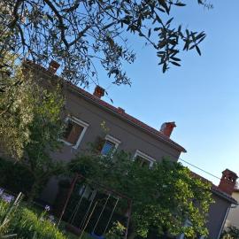Apartman Lovor with free, secure parking