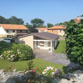 Apartamentos La Encina、ケロリオのホテル