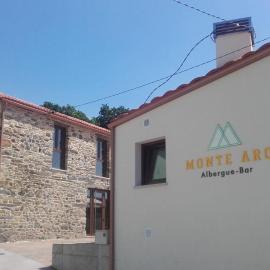 Albergue Monte Aro, готель у місті Mazaricos