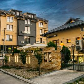 Hotel & Restaurant Ponte Bianco: Vranje şehrinde bir otel