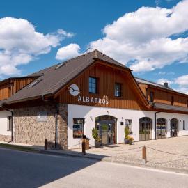 JBX Albatros Lipno, hotel a Přední Výtoň