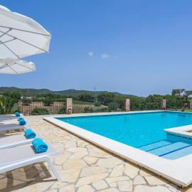 Can Roig, hotel in Santa Gertrudis de Fruitera