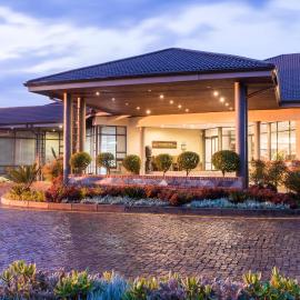 aha Kopanong Hotel & Conference Centre, хотел в Bredell