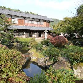Japanese-style traditional villa(built 120 years)، فندق في فوكوي