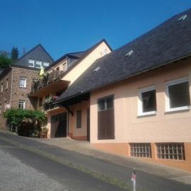Weingut-Gästehaus Karl Otto Nalbach, hotel in Briedel