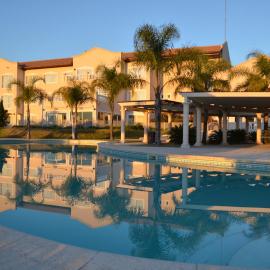 Howard Johnson Resort Spa & Convention Center, hotel di Merlo