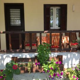 Sotiroulis Apartments, hotel in Nea Mesangala