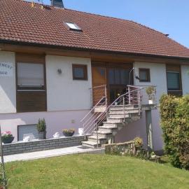 Apartment Weber โรงแรมในOffenheim