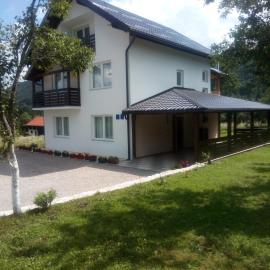 Apartments Paradise, hotel in Ličko Petrovo Selo