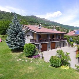 Le Joli Rosier, hotel in Nus