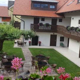 Resort Vidmar near Bled - rooms Vidmar, hotel em Lesce