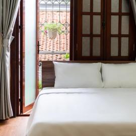 Nusmile's Hostel and Travel