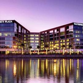 University Plaza Waterfront Hotel, hotel din Stockton