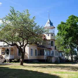 Warfsholm, hotel en Klintehamn