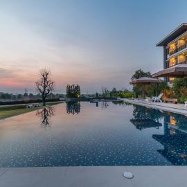 Green Ville Laguna Hotel, hótel í Sung Noen