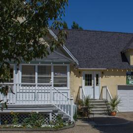 Genelle House B&B Guest House, hotel en Genelle