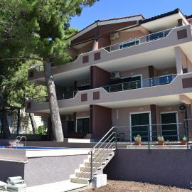 "Laurier" rooms & apartments, khách sạn ở Omiš
