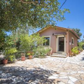 Eftihia cottage, hotel a Longós