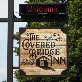 The Covered Bridge Inn, hotel i Brattleboro