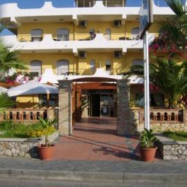 Hotel Solemar, hotel in SantʼAlessio Siculo