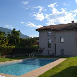 lido 3 pool, 30m from the lake, pet friendly COMO LAKE, hotel em Colico