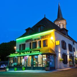 Logis Hotel De La Poste، فندق في Saint-Sauves- dʼAuvergne