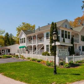 Cedar Court Inn, hotell i Fish Creek