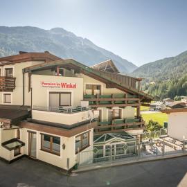 Appartementhaus im Winkel