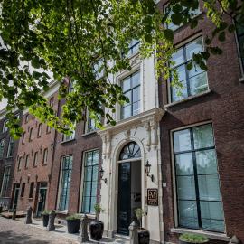 Stadsvilla Mout Rotterdam-Schiedam، فندق في سخيدام