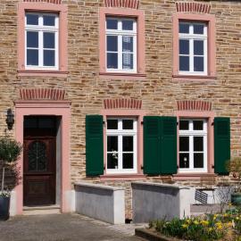 Altes Lörscher Winzerhaus، فندق في ميهرينغ