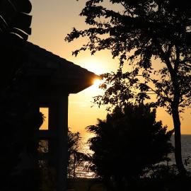 Baan Dhewaran Beachfront Villa, hotel in Na Jomtien