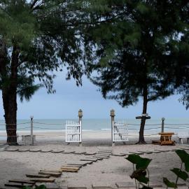 Baan Kratom Tong by the sea, hotelli kohteessa Cha Am