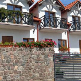 Kamień Bałtyku, hotel a Debina