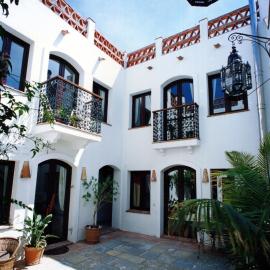 Darcilla Guest House، فندق في تريفة