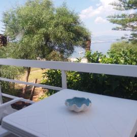Per Mare beachfront studio, hotel em Loutra Oraias Elenis