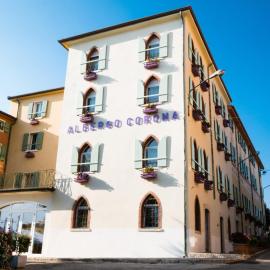 Hotel Corona, hotel em Spiazzi Di Caprino