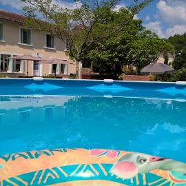 'La Maison Catalpa' French Farmhouse with Pool & Jaccuzi, hotel a Saint-Privat-des-Prés