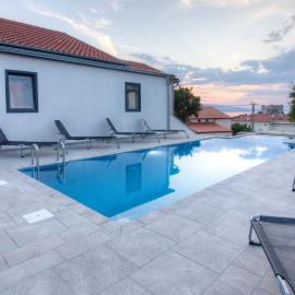 BC Eleven - mit Zentralheizung, hotel sa Senj
