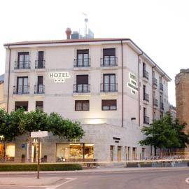 Hotel Puerta Ciudad Rodrigo, hotel em Ciudad-Rodrigo