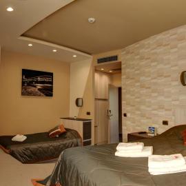 Garni Hotel Vigor - EV station, хотел в Нови Сад