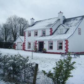 Heeneys Lodge B&B, hotel i Donegal
