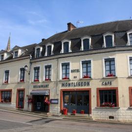 Logis- Hôtel & Restaurant Le Montligeon, hotel u gradu La Chapelle-Montligeon