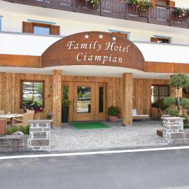 Hotel Ciampian, hotel Moenában
