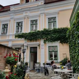 Villa Vodicka, hotel u gradu Pještjani